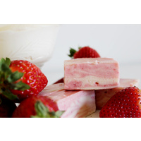 Strawberries & Cream 150g Fudge